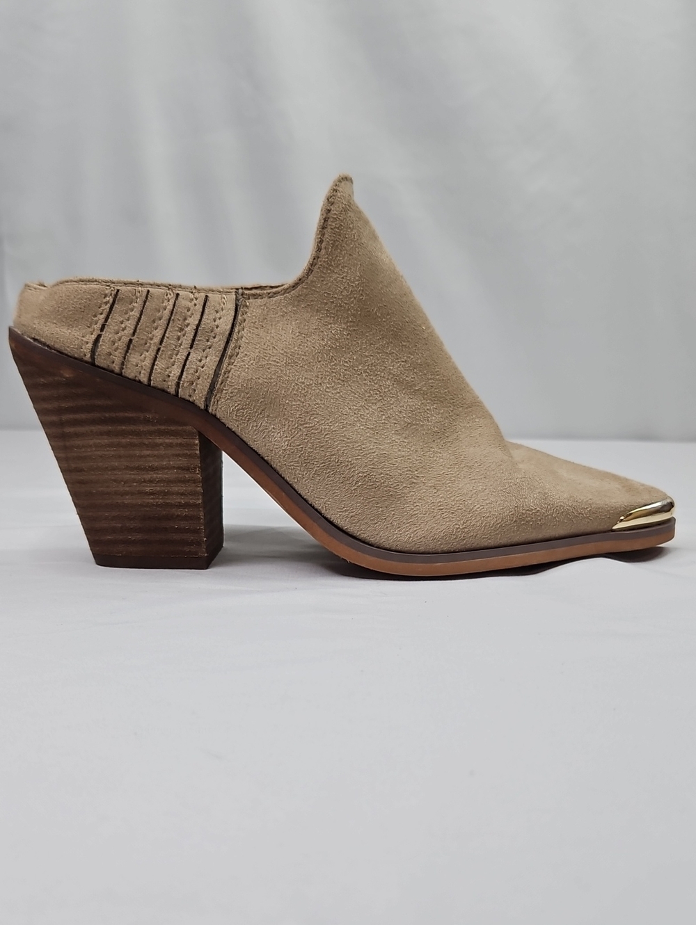 C Comfort Womens Tan Suede Block Heel Gold Pointed Toe Tip Slip On Size 8W Mules